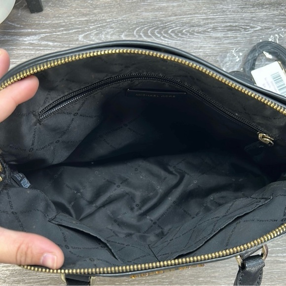 Michael Kors Black Leather Cindy Dome Satchel! Preowned!! Very Gently Used!! - Picture 4 of 11